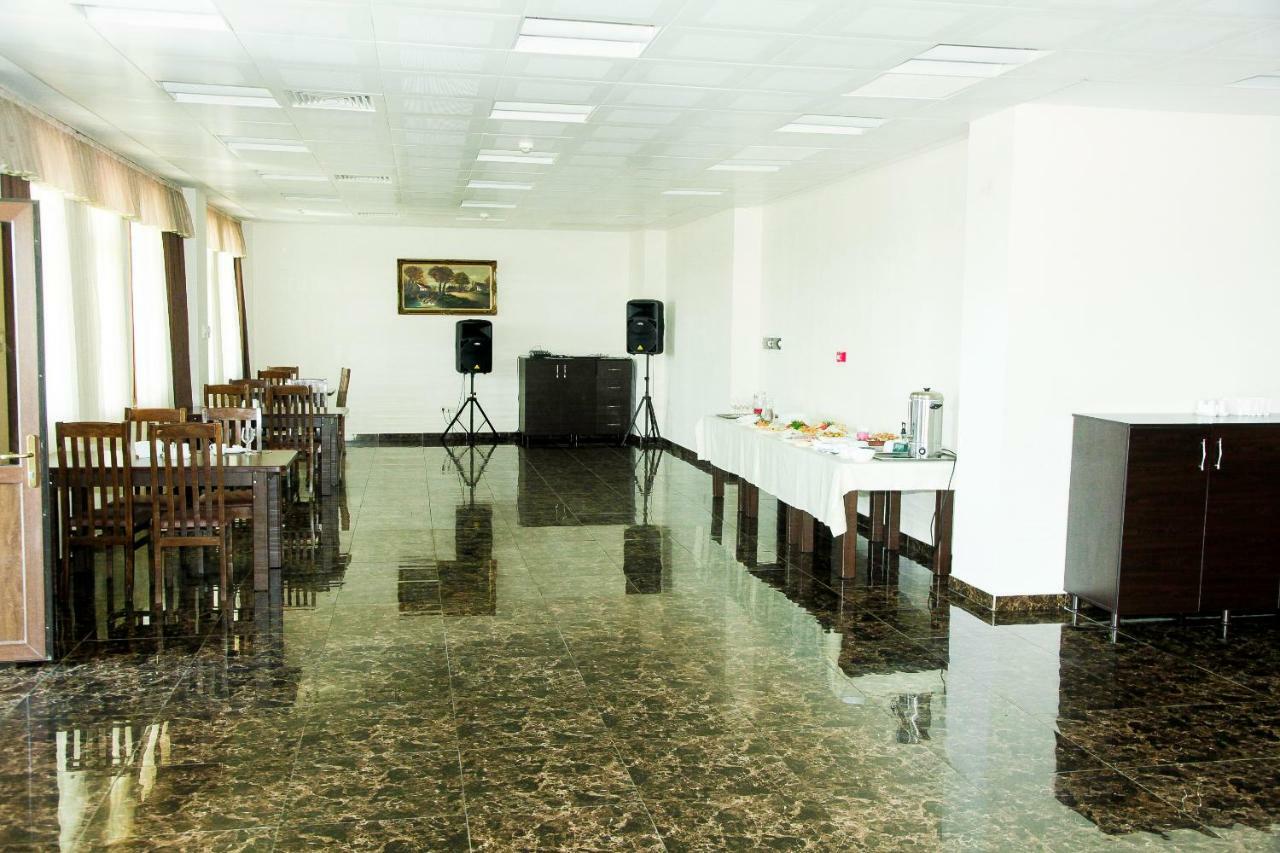 Hotel Grand Zugdidi Bagian luar foto