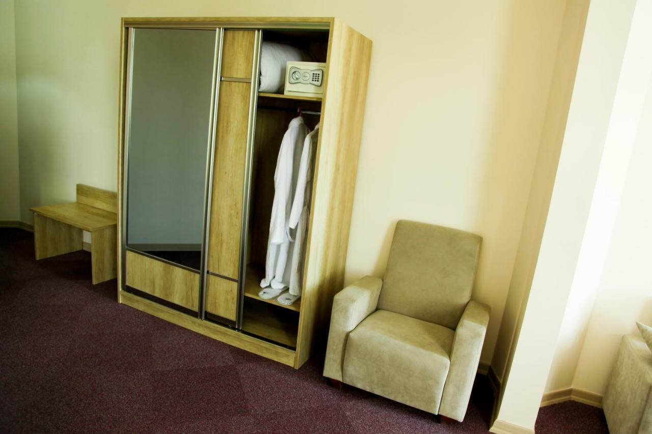 Hotel Grand Zugdidi Bagian luar foto