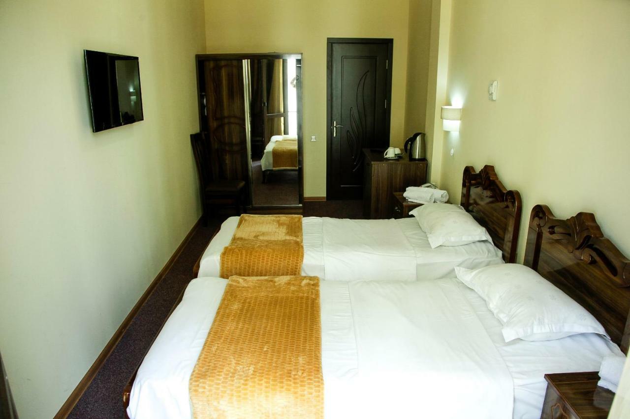 Hotel Grand Zugdidi Bagian luar foto