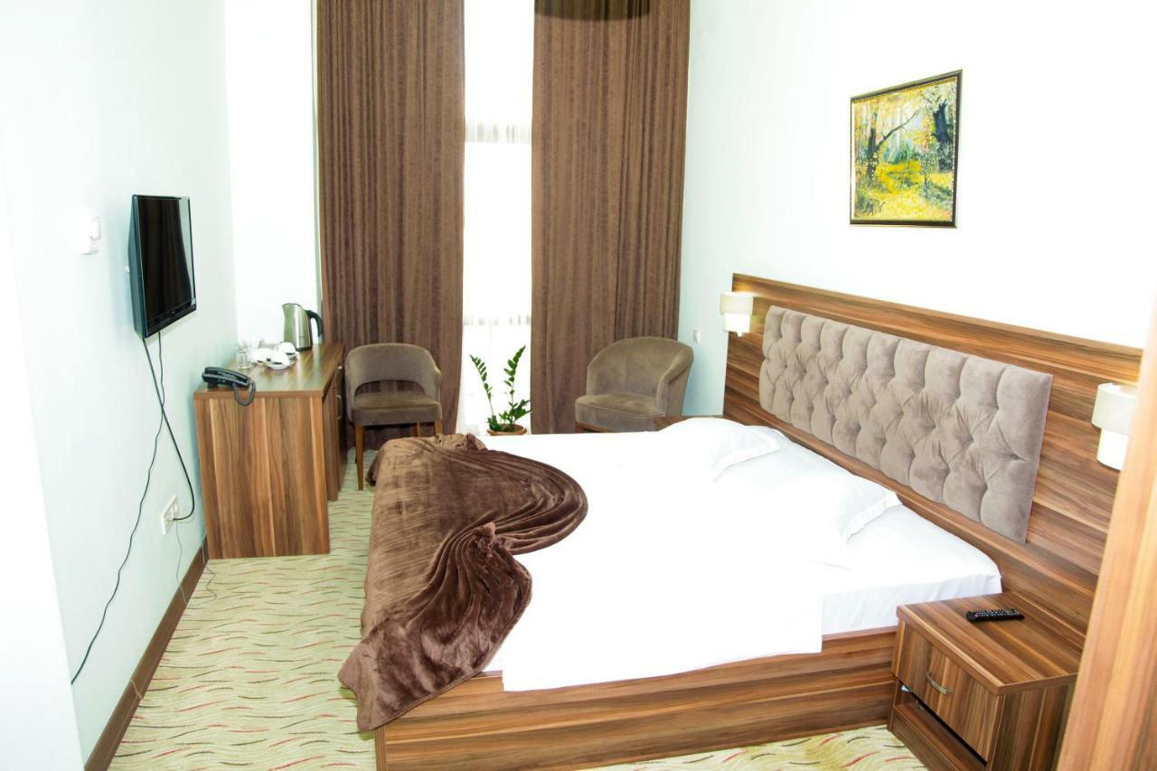 Hotel Grand Zugdidi Bagian luar foto