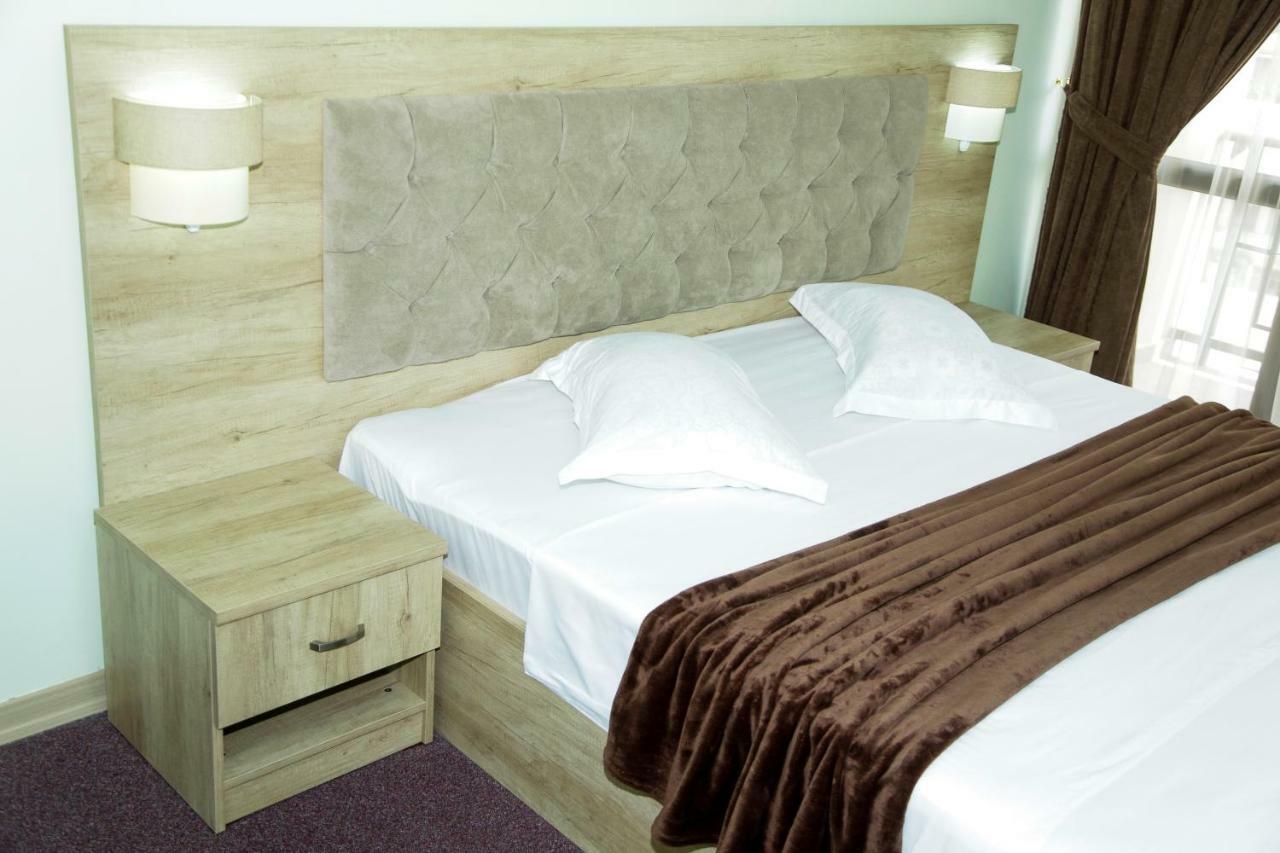 Hotel Grand Zugdidi Bagian luar foto