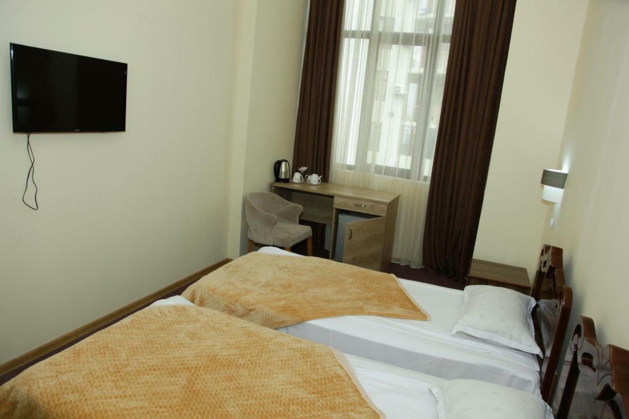 Hotel Grand Zugdidi Bagian luar foto