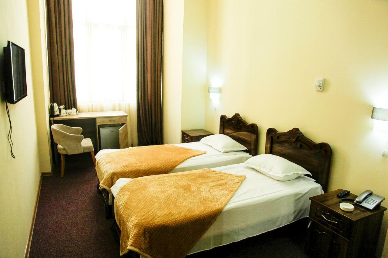 Hotel Grand Zugdidi Bagian luar foto