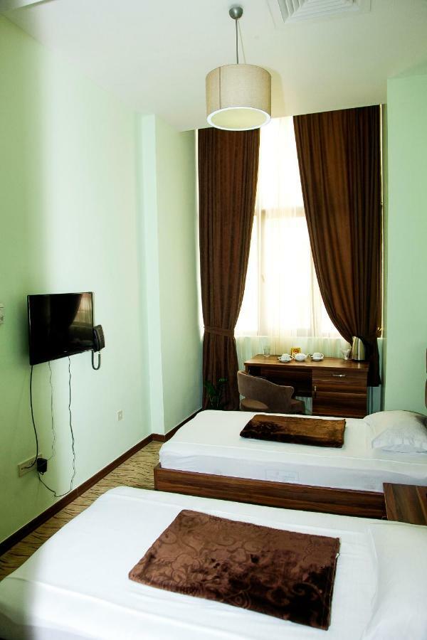 Hotel Grand Zugdidi Bagian luar foto